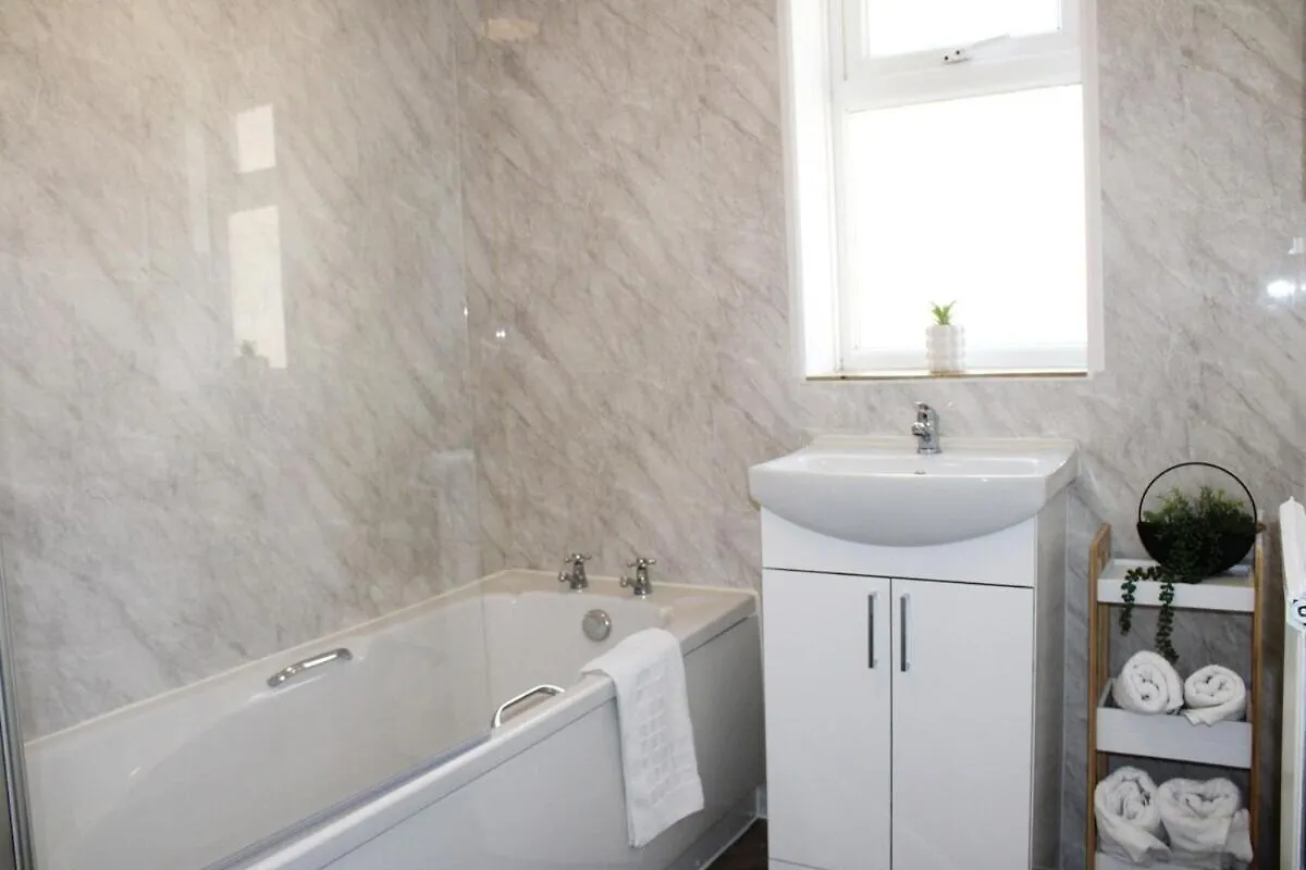 Comfortable House For 6 People Near City Centre - Midhurst Close II Apartment Cambridge  United Kingdom