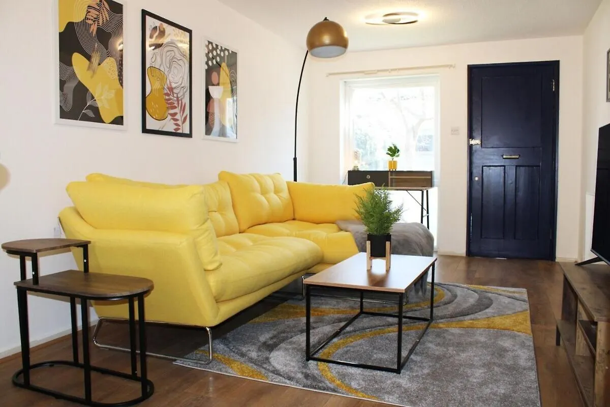 Comfortable House For 6 People Near City Centre - Midhurst Close II Apartment Cambridge  United Kingdom