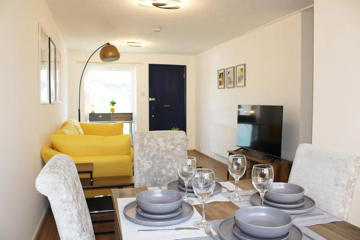 Comfortable House For 6 People Near City Centre - Midhurst Close II Apartment Cambridge   Cambridge (Cambridgeshire)